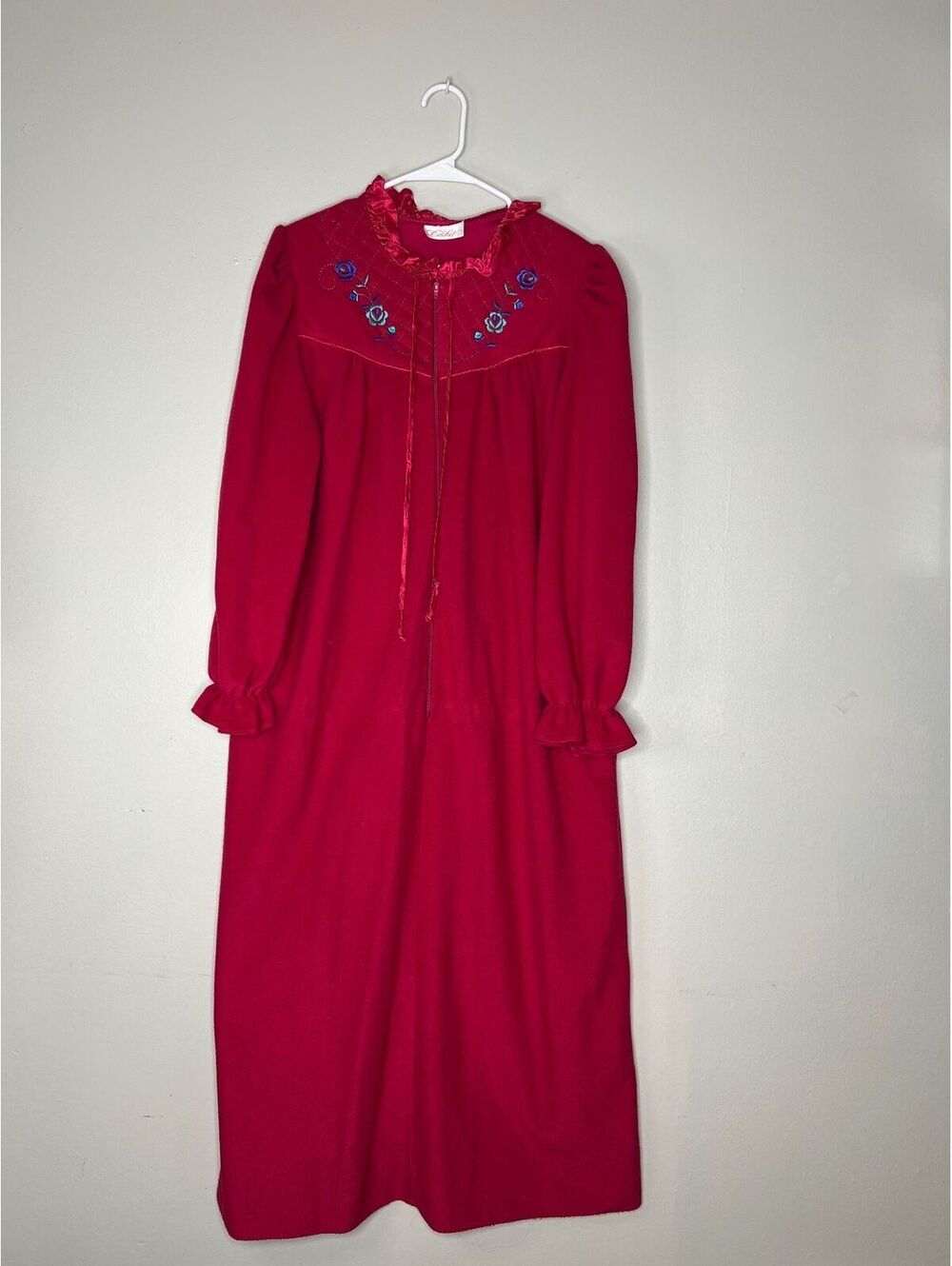 VINTAGE Cachet Robe Housecoat Magenta Embroidered USA Grannycore Pockets M